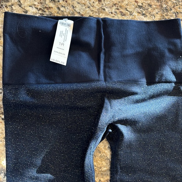 Chicos legging 1R, zenergy. Classic navy w/shimmer. Seamless legging. Reg.$84.50 - Picture 5 of 5